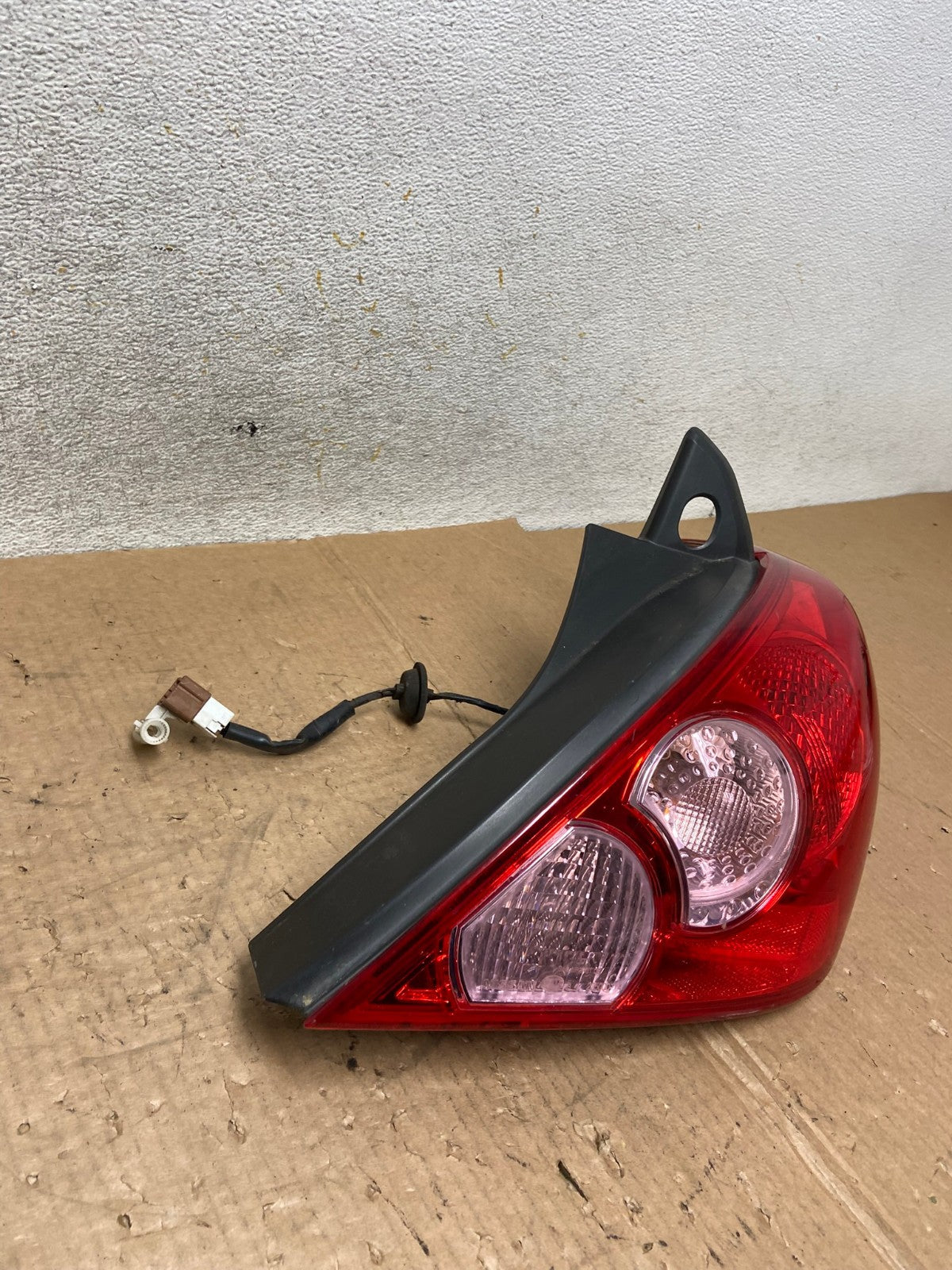 2007 - 2012 Nissan Versa Hatchback Right Passenger Side Tail Light AI5491 LK2