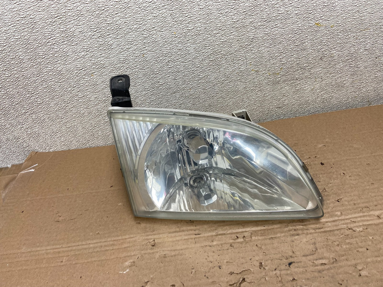 2001 2002 2003 Toyota Sienna Right Passenger Rh Side Headlight Halogen AB1169 DW0