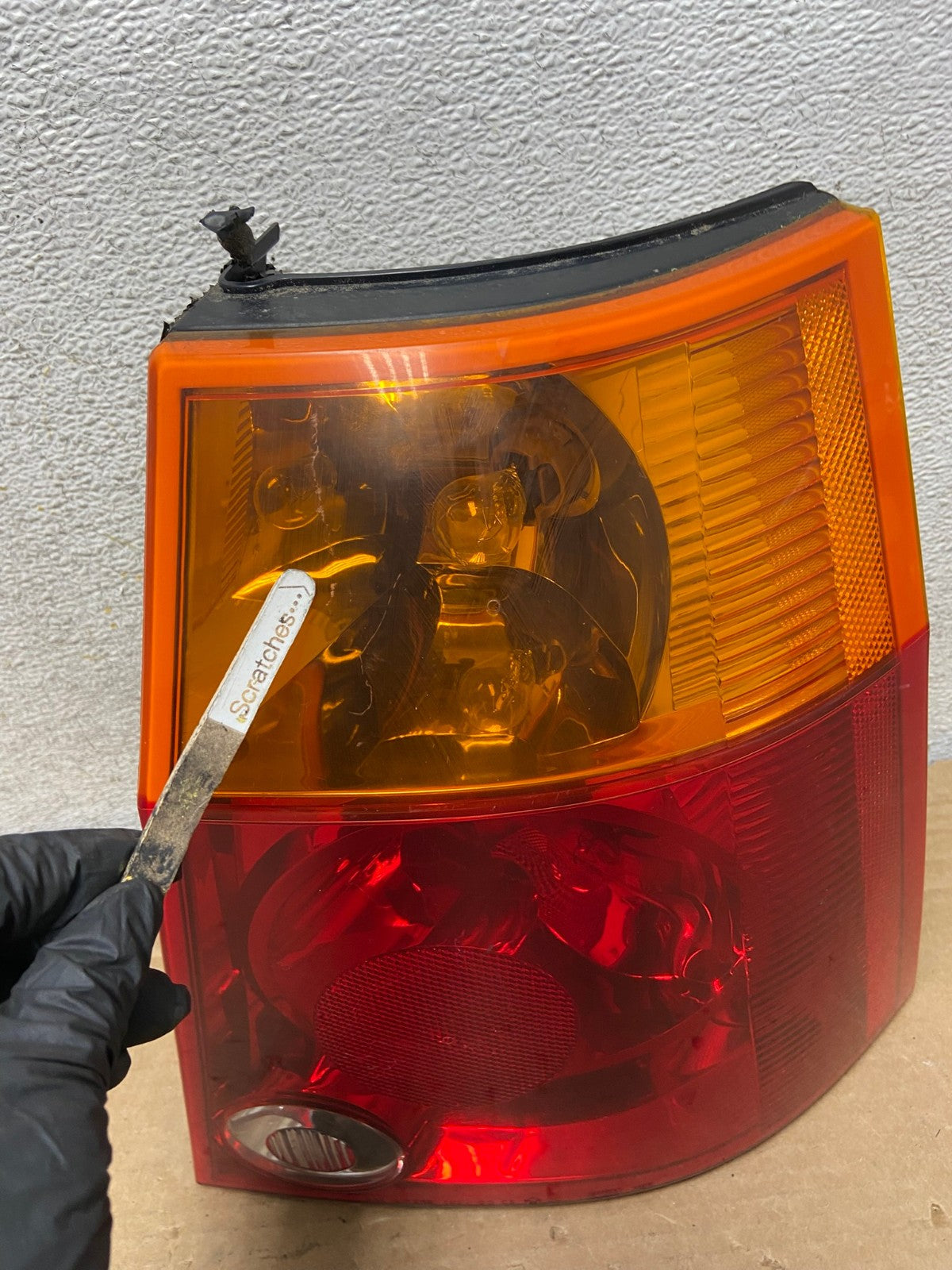 2004 to 2006 Chrysler Pacifica Right Passenger Rh Side Tail Light AH8408 LK3