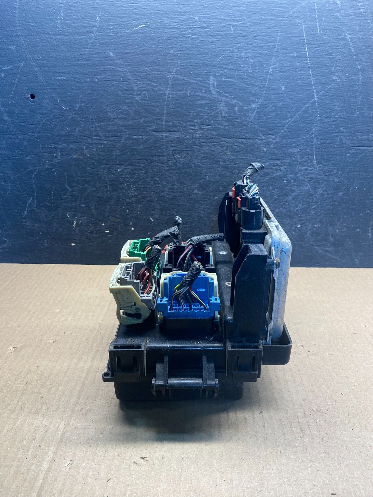 2006 2007 Chrysler 300 Totally Integrated Power Module Fuse Box TIPM AG9468 DW3