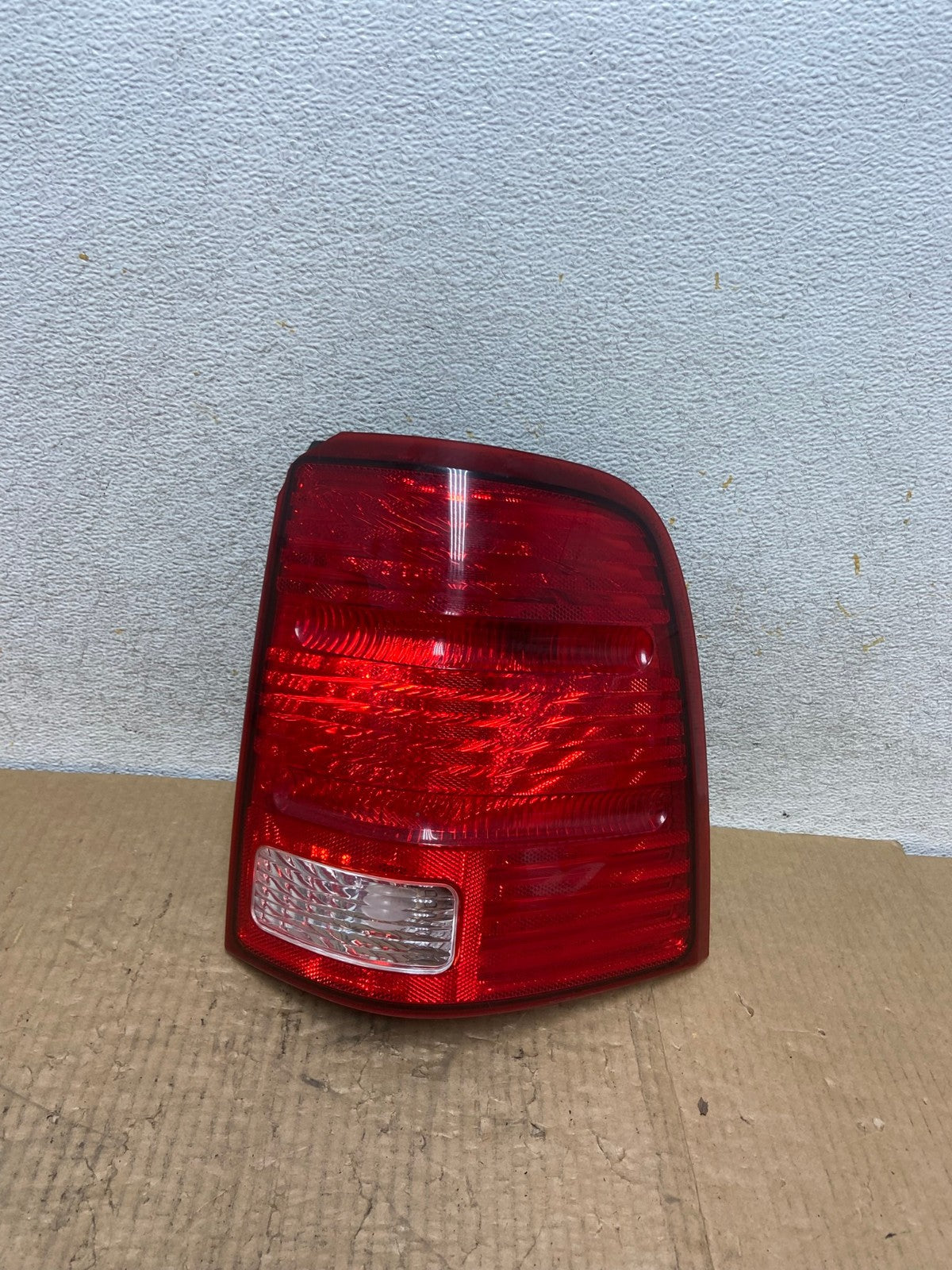 2002 to 2005 Ford Explorer Right Passenger Rh Side Tail light AI6863 LK0
