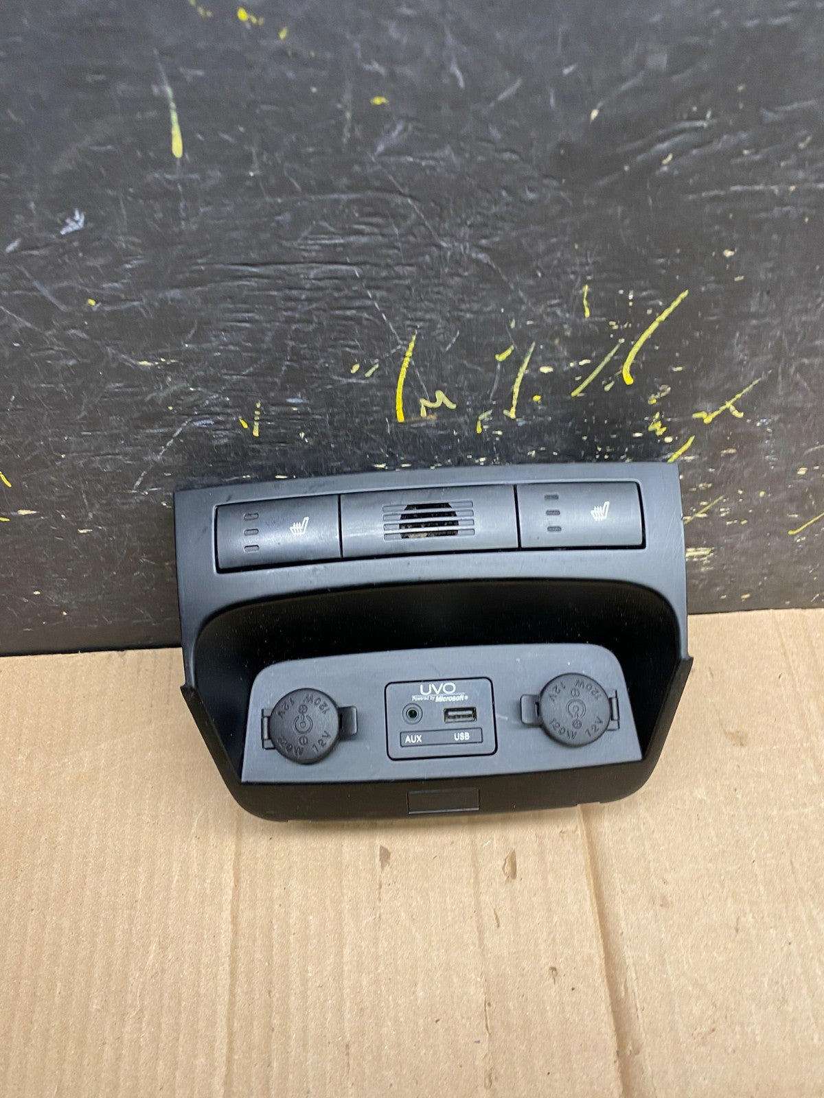2011-2013 Kia Sorento Center Seat Heater Switches Aux USB Power Outlet AA4601 DG0