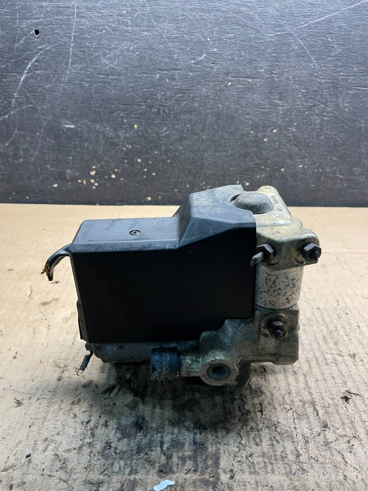 1986 - 1991 Mercedes 300SEL 300SE ABS Anti Lock Brake Pump Module W6812 DG3