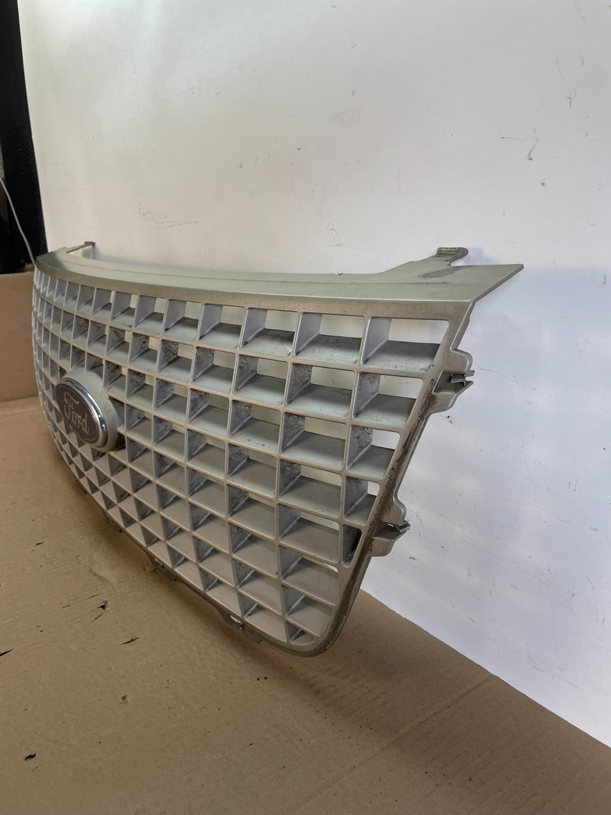 2003 to 2006 Ford Expedition Front Upper Grille Grill AH6531 DG1