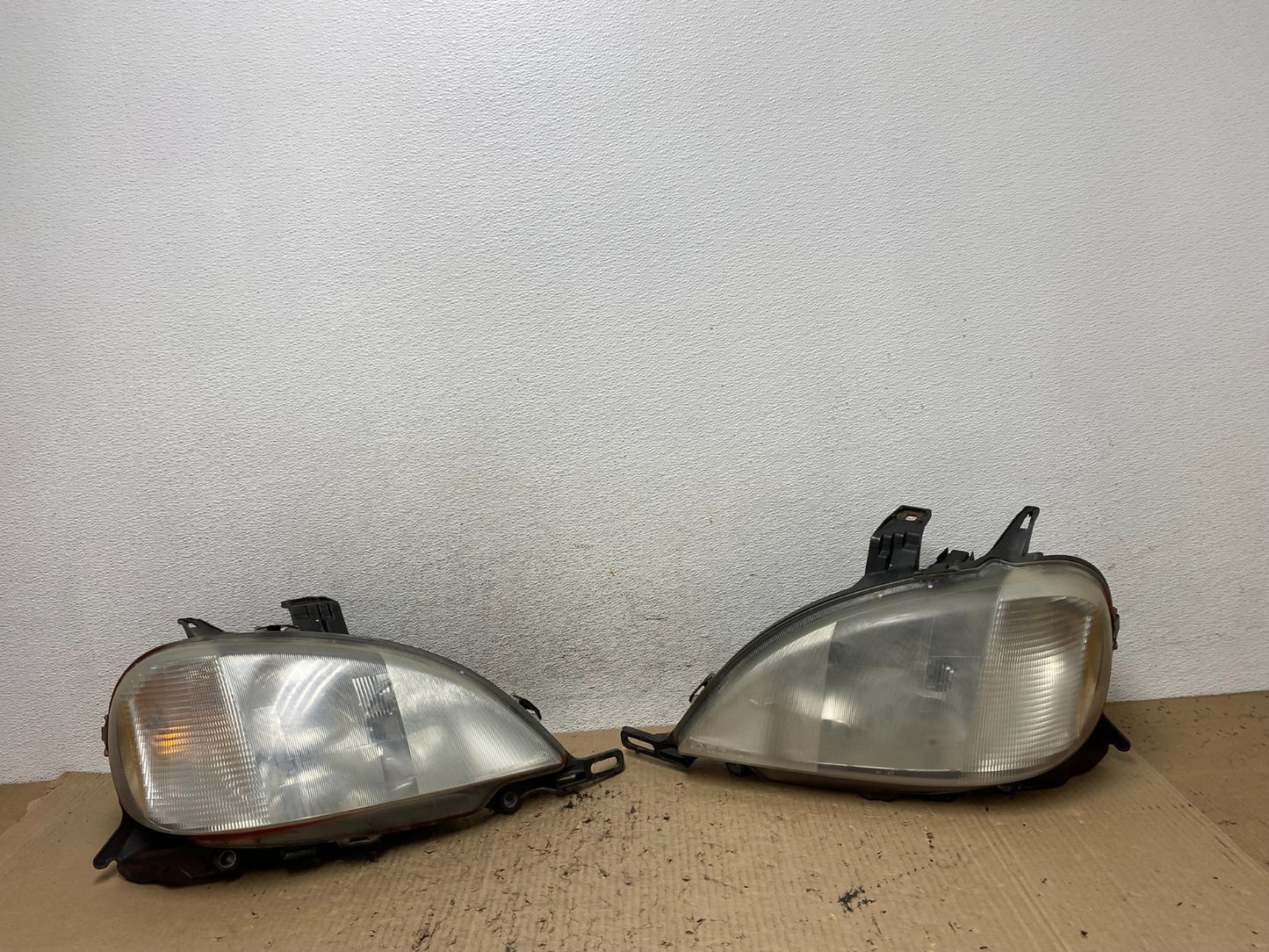 1998 to 2001 Mercedes ML320 ML-Class Left+Right Halogen Headlights AF7196 DW0