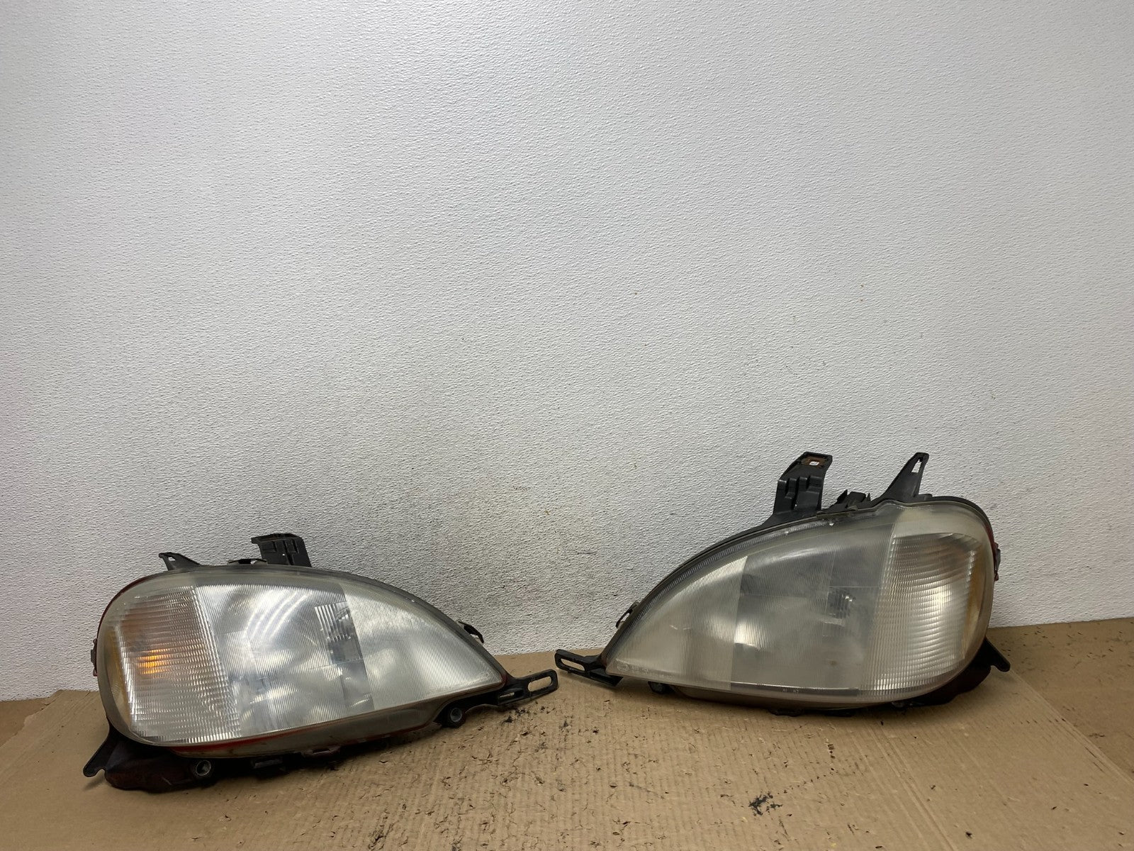 1998 to 2001 Mercedes ML320 ML-Class Left+Right Halogen Headlights AF7196 DW0