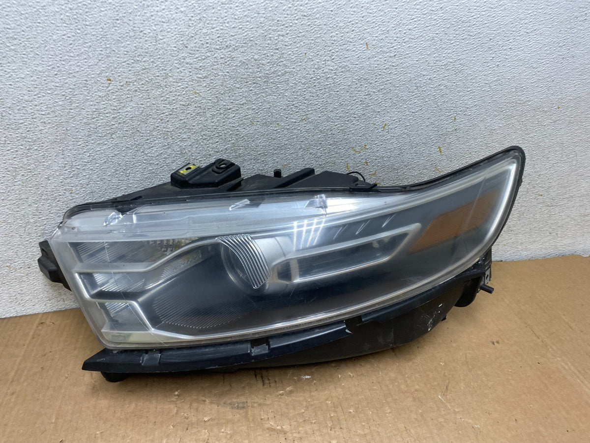 2013 to 2019 Ford Taurus Left Driver LH Side Headlight Halogen AI8878 DW0