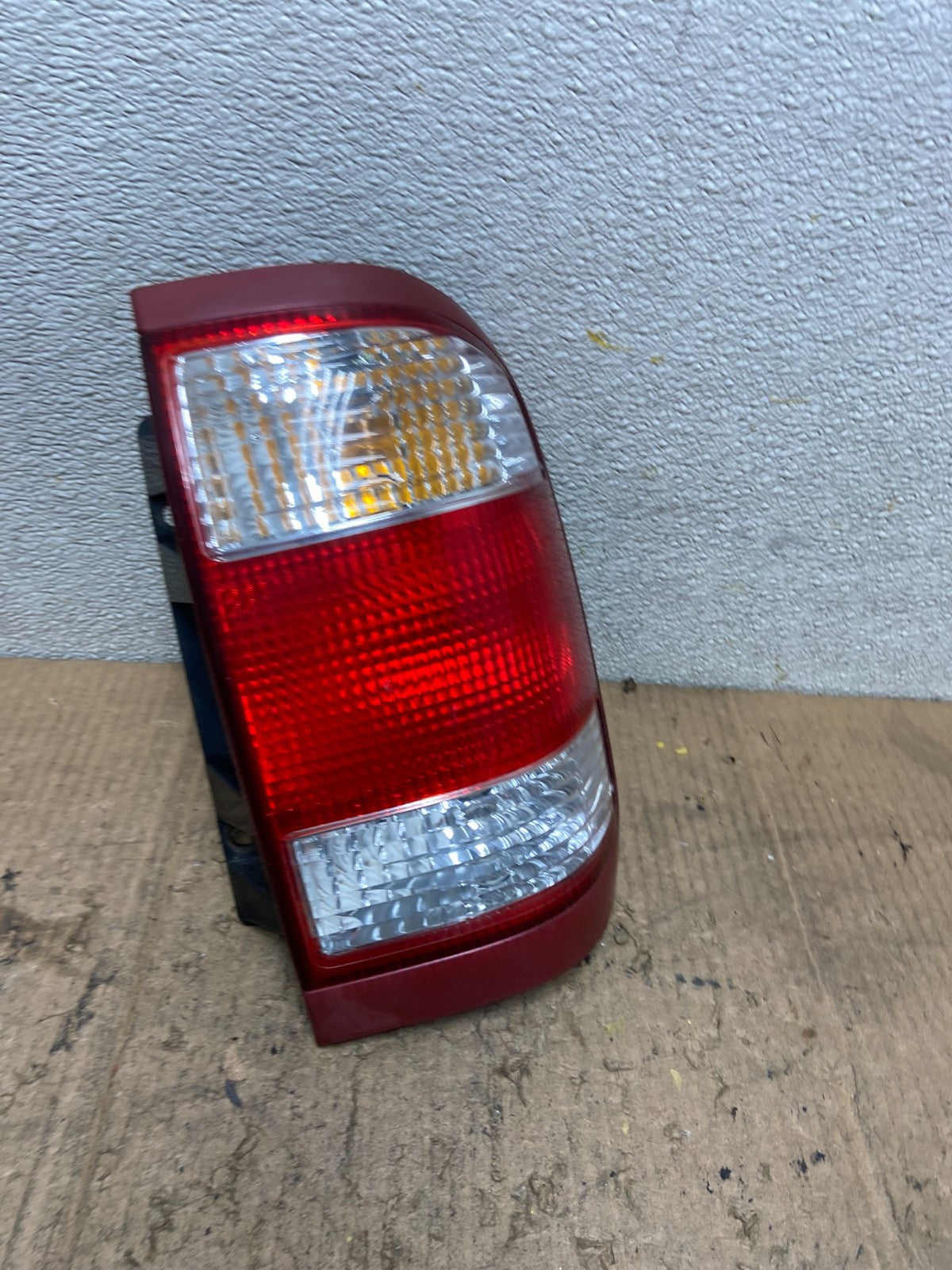 1999 to 2004 Nissan Pathfinder Right Passenger Rh Side Tail light Oem AA8595 LK2