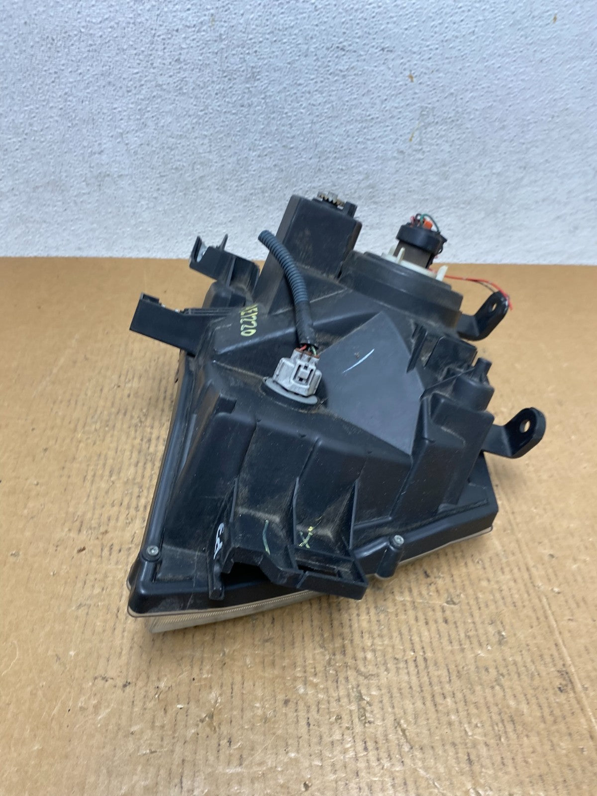 2005 - 2015 Nissan Xterra Driver Left LH Side Headlight AE1220 DW6