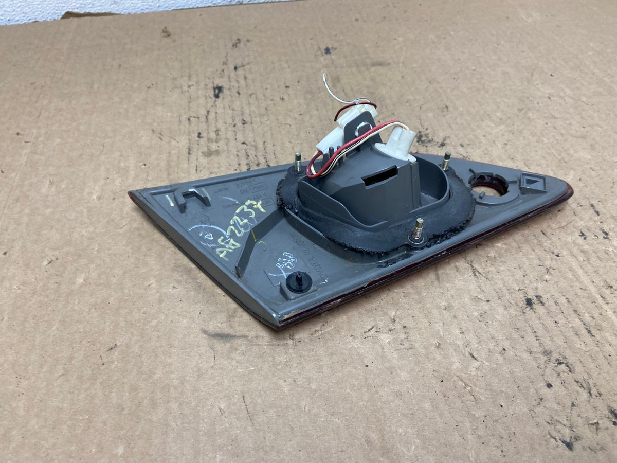 2001 2002 Toyota Corolla Right Passenger RH Side Inner Tail light AG2237 LK7