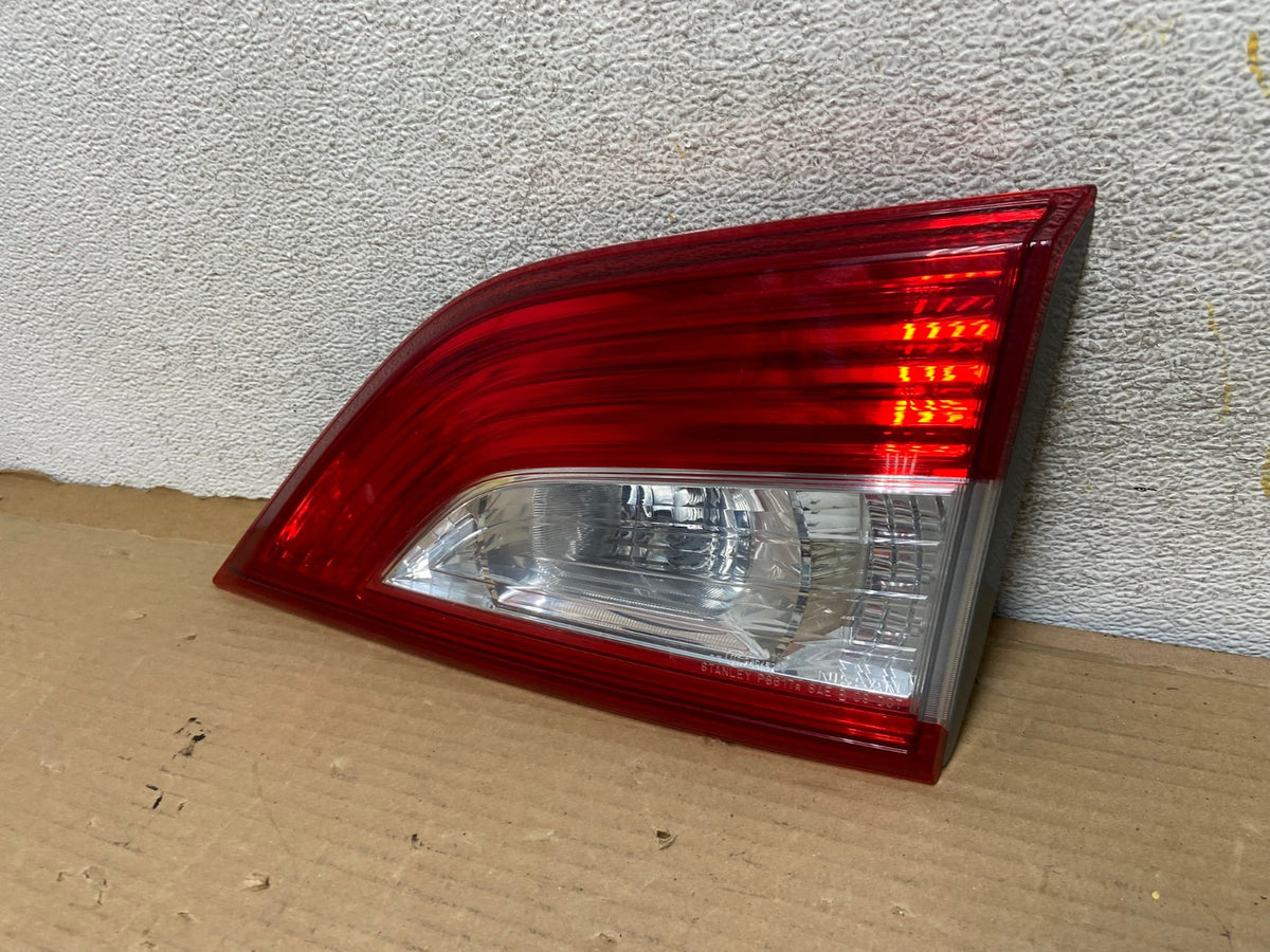 2011 - 2017 Nissan Quest Right Passenger Rh Side Inner Tail Light AH0600 LK2