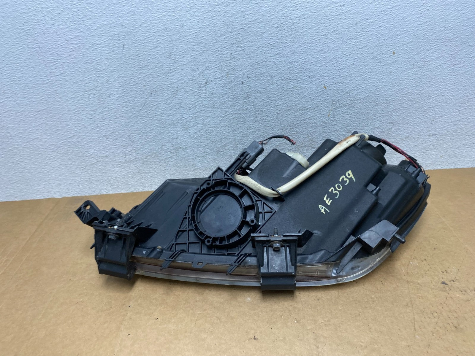 Halogen 2007 to 2009 Mazda CX-7 Right Passenger RH Side Headlight AE3039 DW6