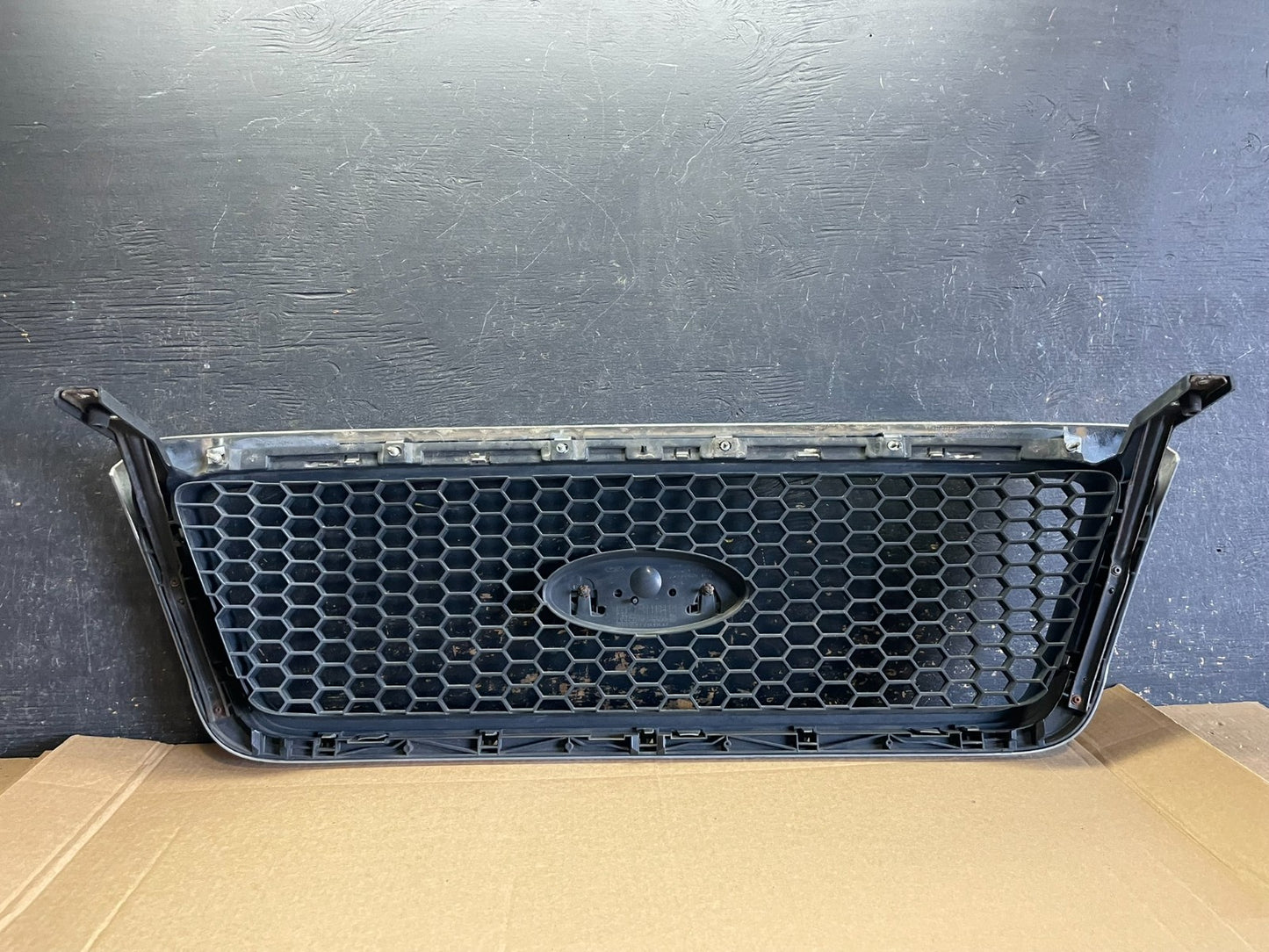 2004 to 2008 Ford F150 F-150 Front Upper Grill Grille AB2942 DG5