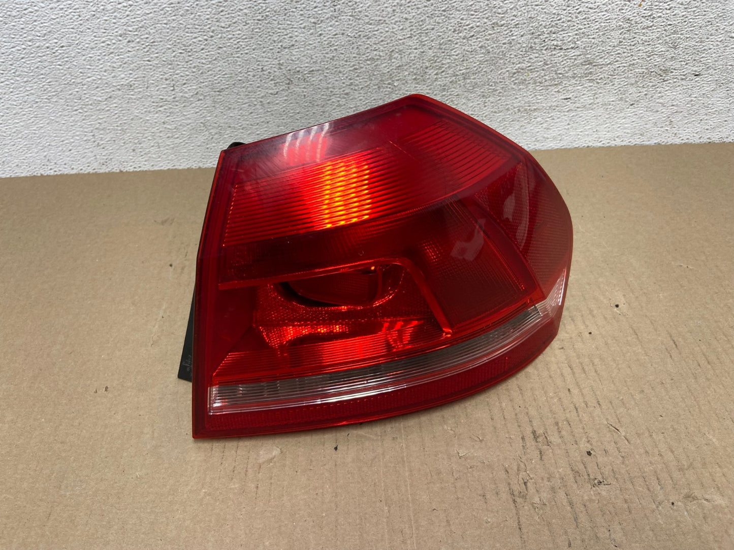 2012 to 2015 Volkswagen Passat Right Passenger Rh Side Tail light AF5798 LK0