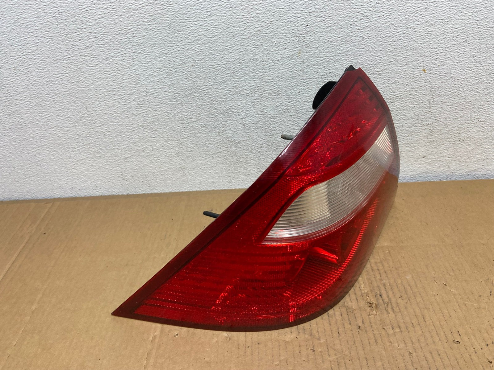 2005 2006 2007 Ford Five Hundred Left Driver Lh Side Tail Light AD0817 LK2