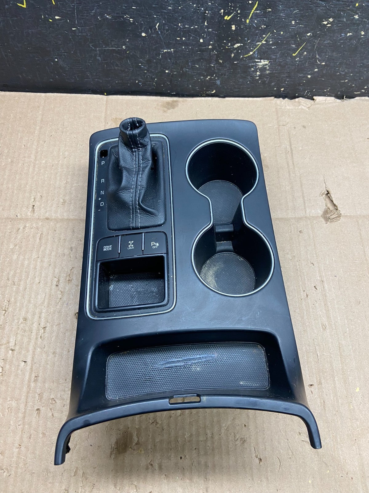 2016 to 2020 Kia Sorento Center Console Shifter Bezel Trim Cup Holder Y5231 DG0