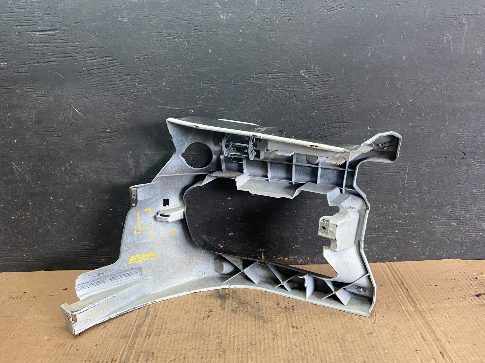 2011-2018 BMW 6 Series F12 F13 M-Sport Front Bumper Left Side Bracket P85893