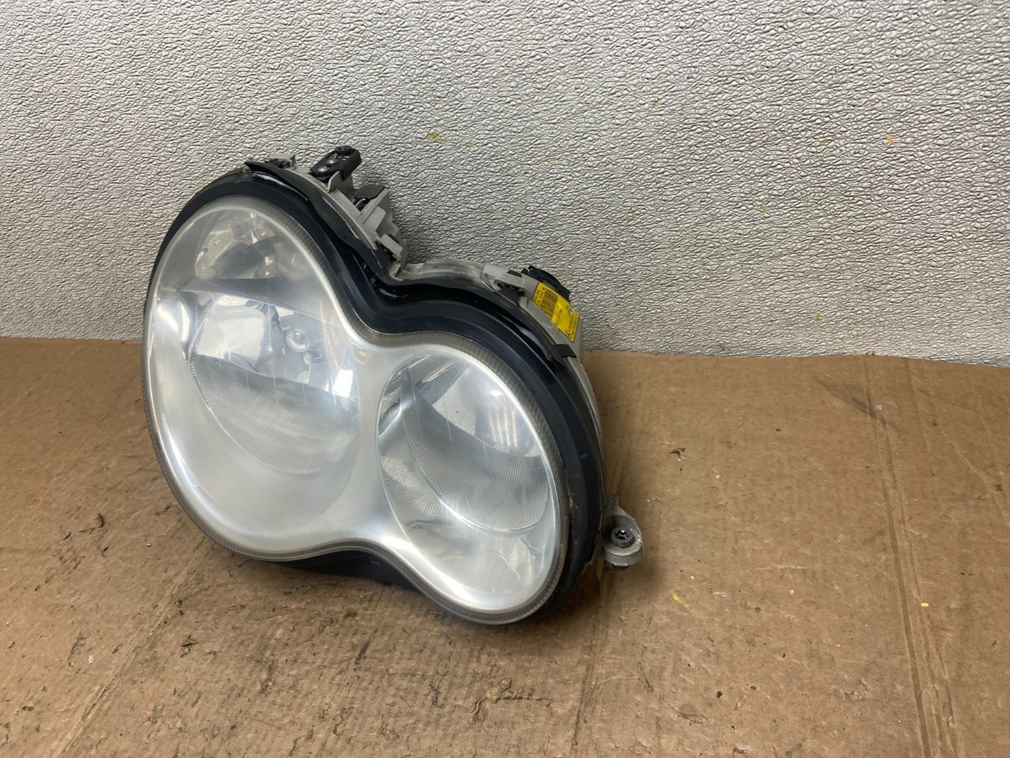 2005 to 2007 Mercedes-Benz C-Class Right Passenger Side Headlight AA36671