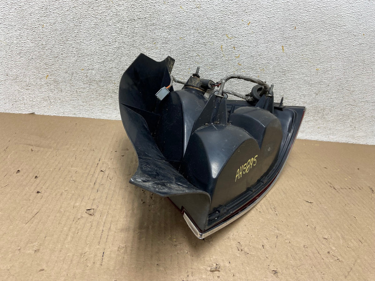 1998-2003 Ford Crown Victoria Left Driver Lh Side Tail Light AH5895 LK5