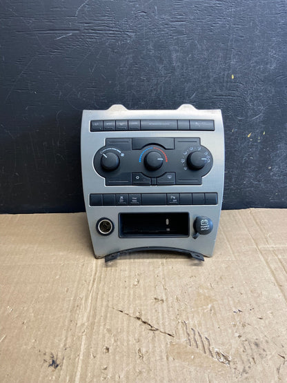 2005 2006 2007 Jeep Commander Grand Cherokee A/C Climate Control AE1840 DG0