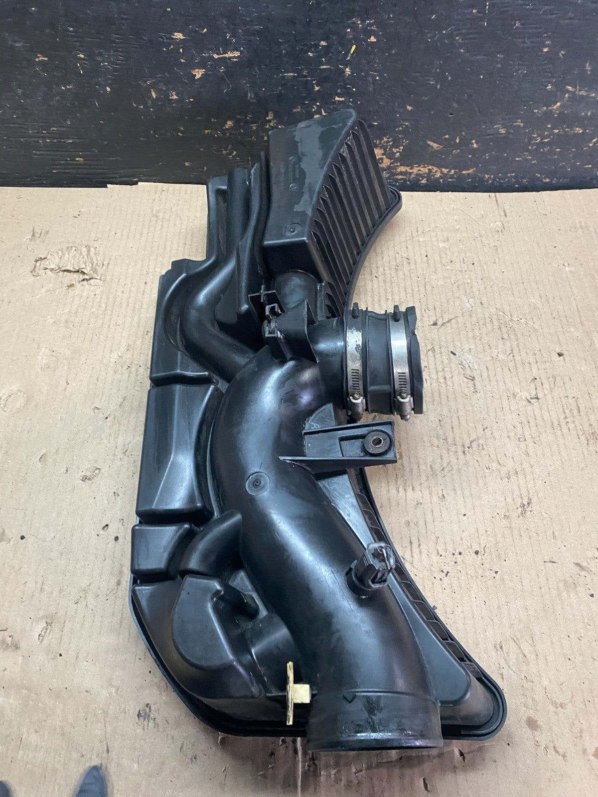 2005 to 2010 Jeep Grand Cherokee 5.7L Hemi Air Cleaner Resonator Mopar V3932 DG7
