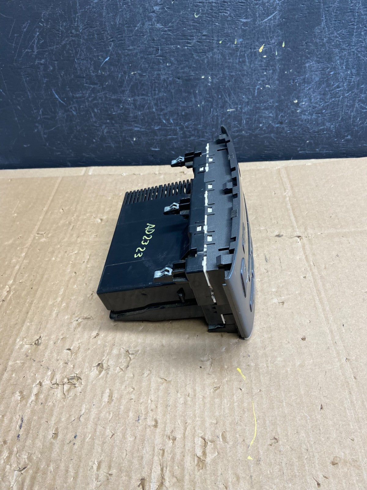 2002 - 2003 Lexus ES300 Center Dash A/C AC Heater Climate Control Unit AD2323 DG1