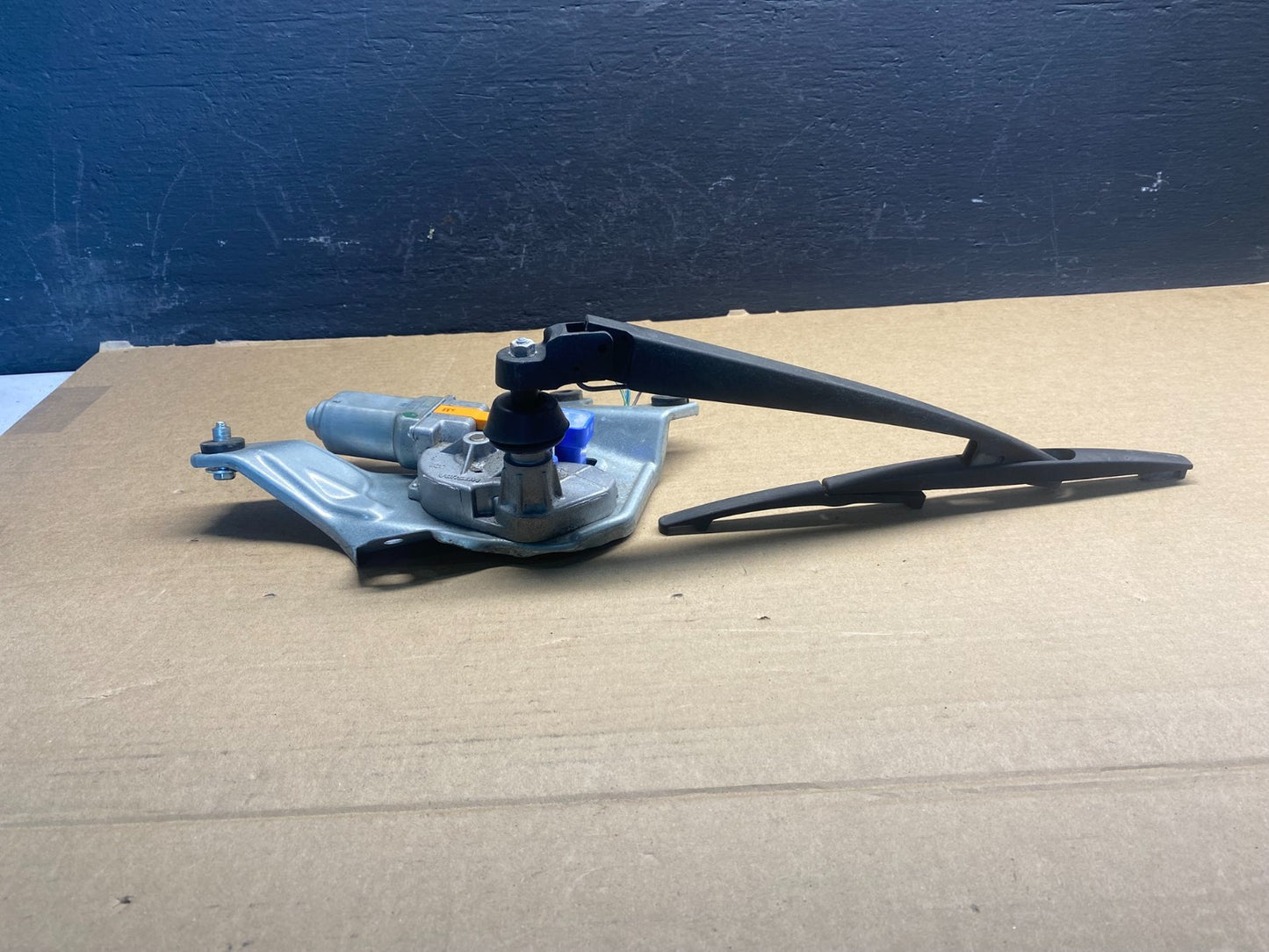 2010 to 2014 Subaru Outback Rear Windshield Wiper Motor AC45073