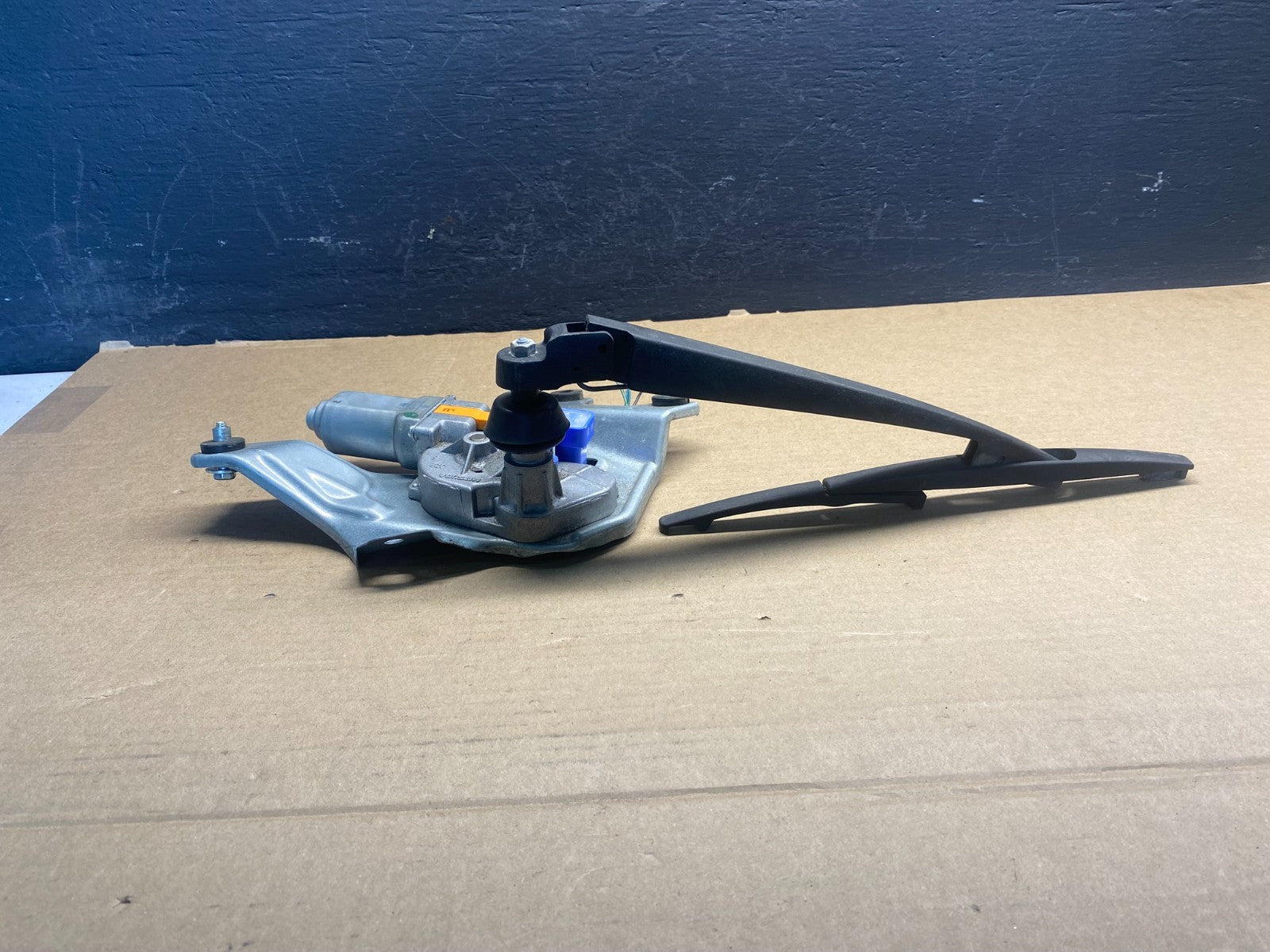 2010 to 2014 Subaru Outback Rear Windshield Wiper Motor AC45073