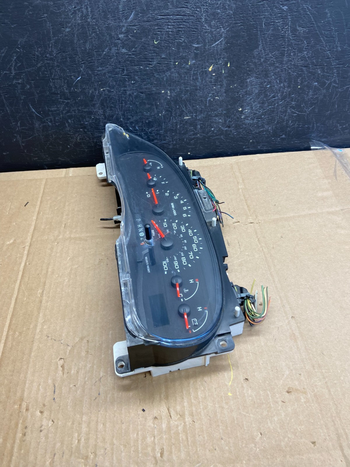 2006 Ford E350 Gauge Speedometer Cluster ad2149 DG2