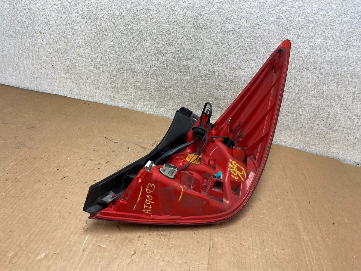 2007 - 2012 Nissan Versa Hatchback Left Driver Side Lh Tail Light AI9093 LK5