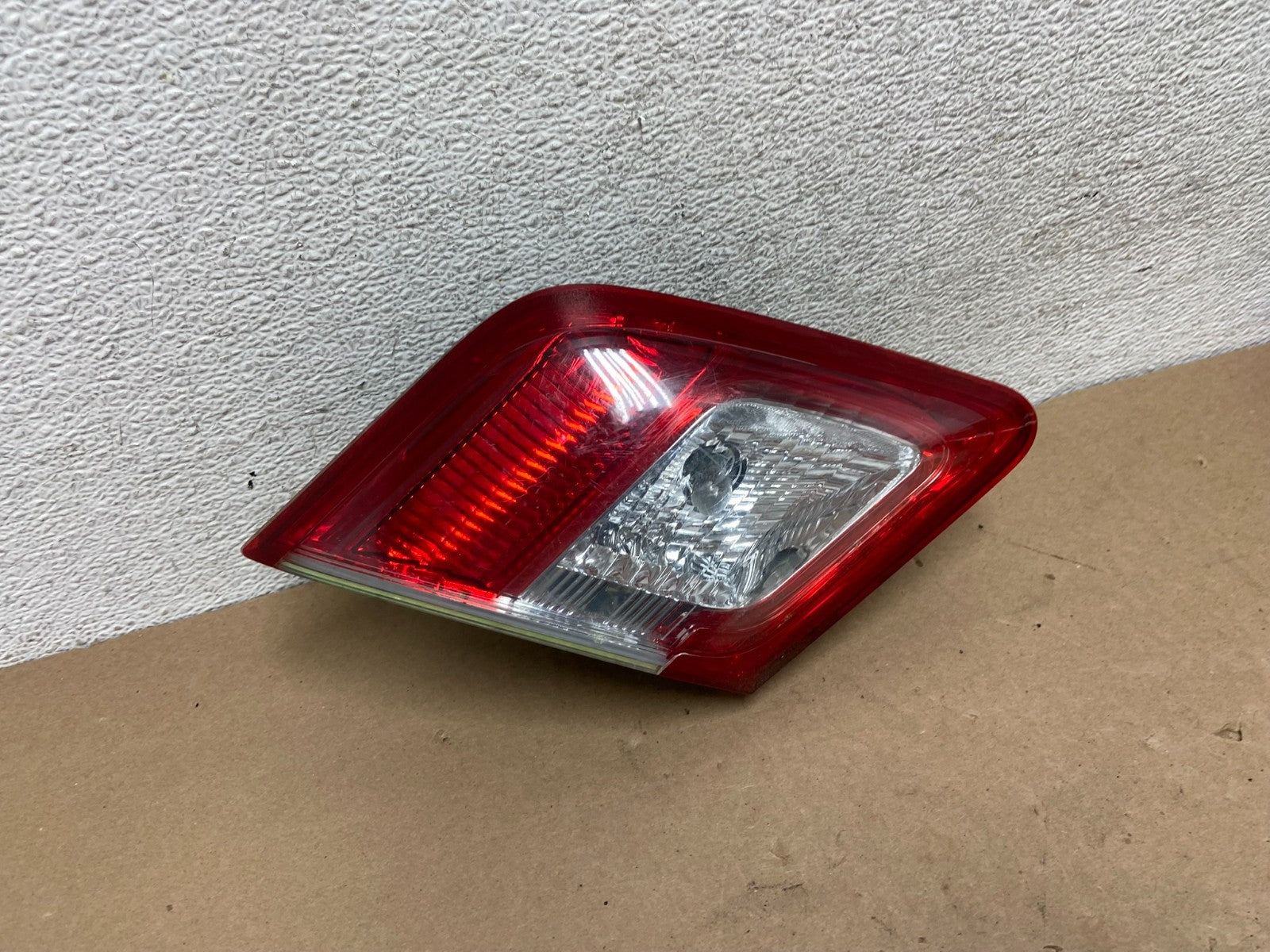 2010 - 2011 Toyota Camry Left Driver LH Side Inner Tail Light AG40692