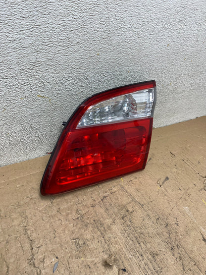 2000-2001 Infiniti i30 Right Passenger Rh Side Tail Light Inner Oem S1777 DW1
