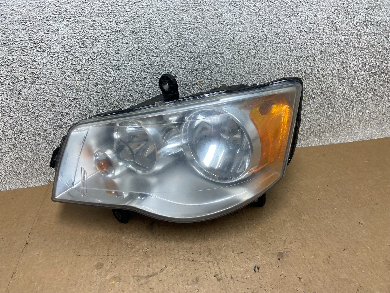 2008 to 2016 Chrysler Town and Country Left Driver Lh Side Headlight Z77530
