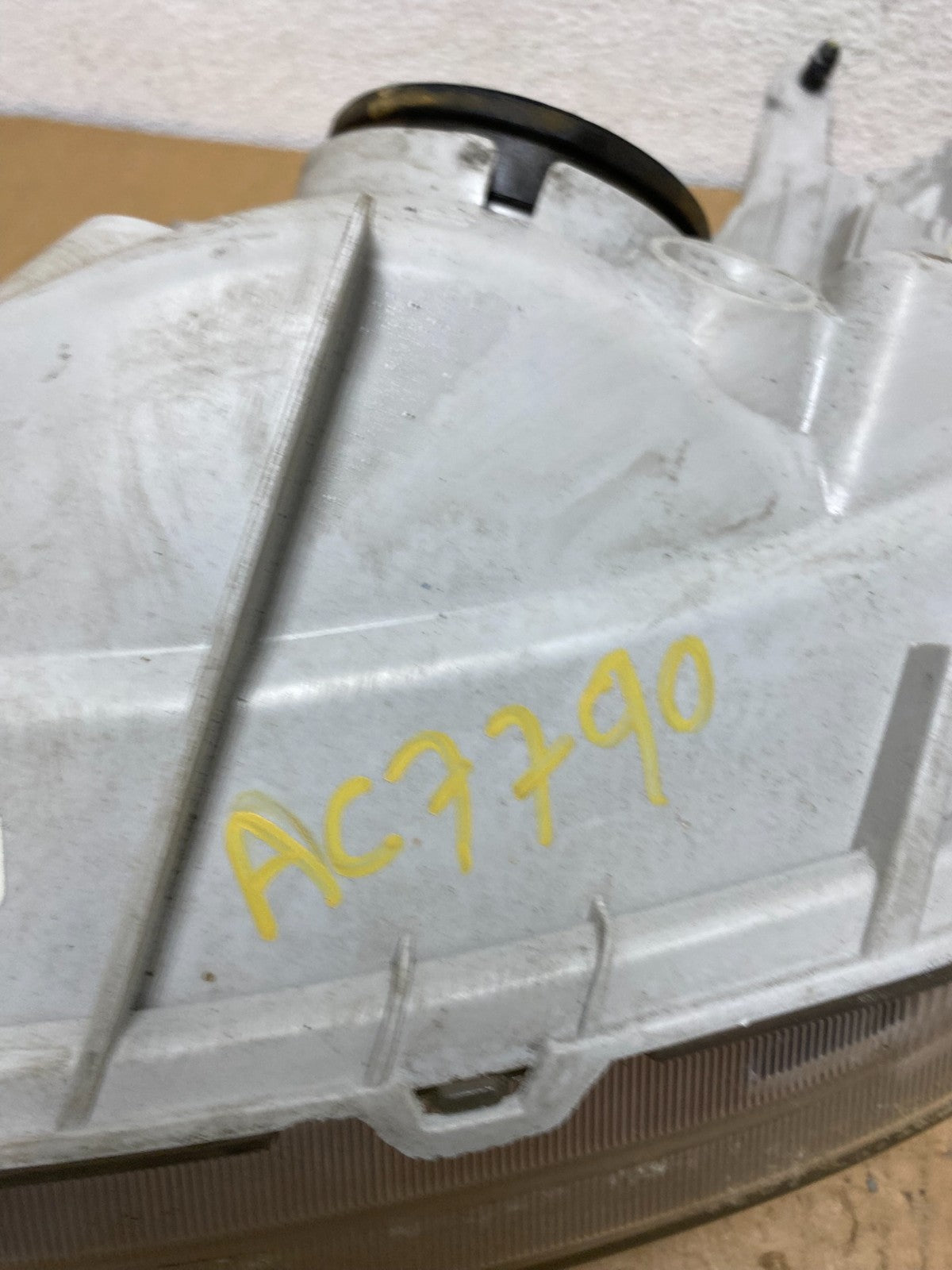 2003 2004 2005 Toyota Echo Right Passenger RH Side Headlight AC7790 DG8