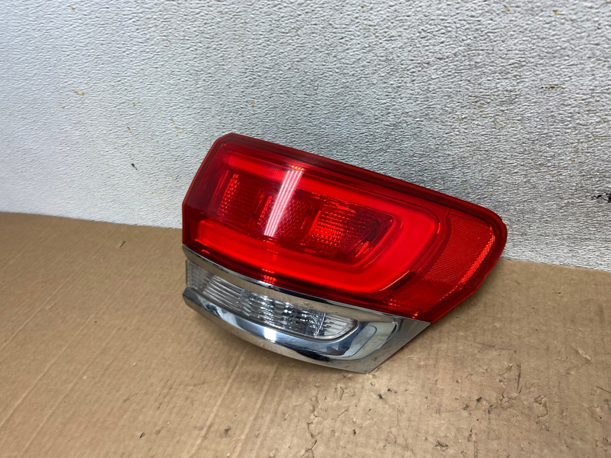2014 - 2018 Jeep Grand Cherokee Right Passenger Rh Side Tail Light AI5600 LK1