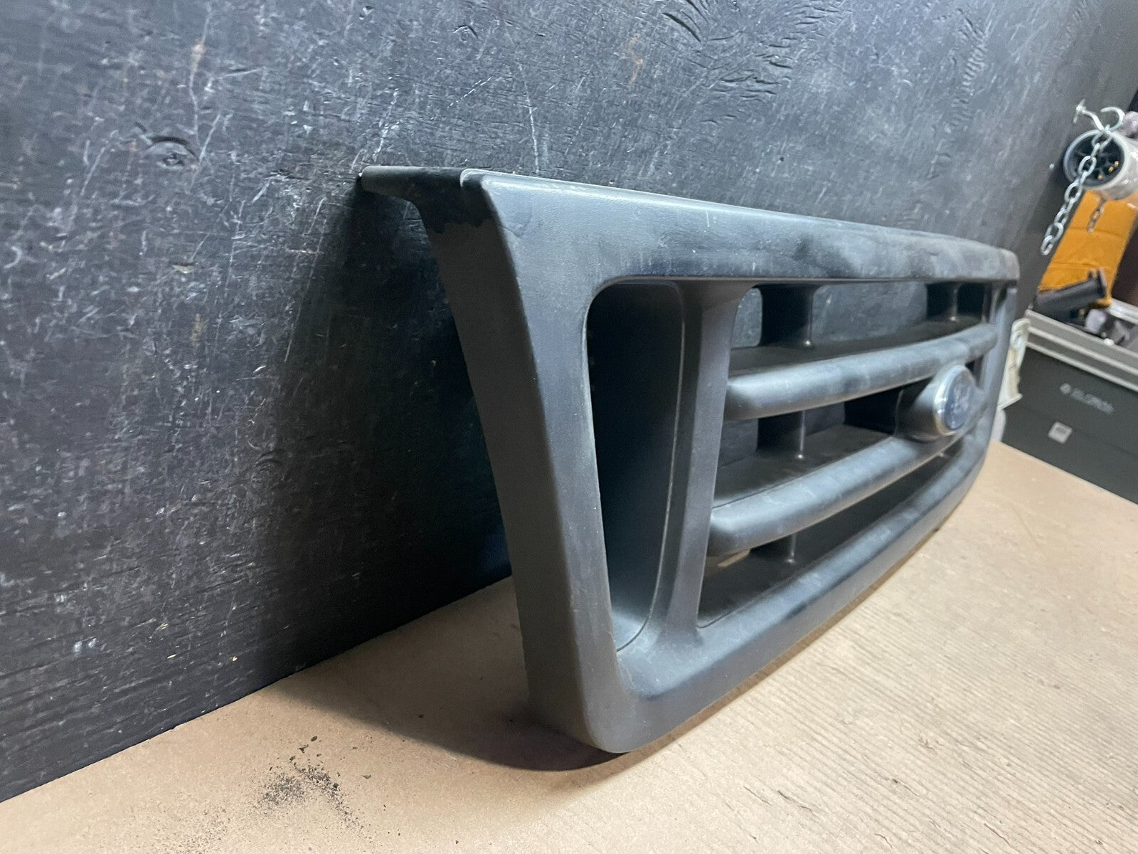 2003 to 2007 Ford Econoline E150 E250 E350 Front Grille Grille J7032 OEM DG2
