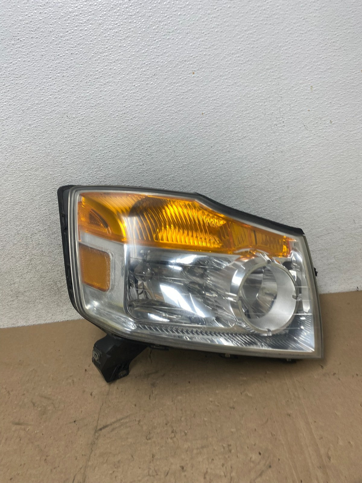 2008 - 2015 Nissan Armada Right Passenger RH Headlight Halogen AG5381 DW0