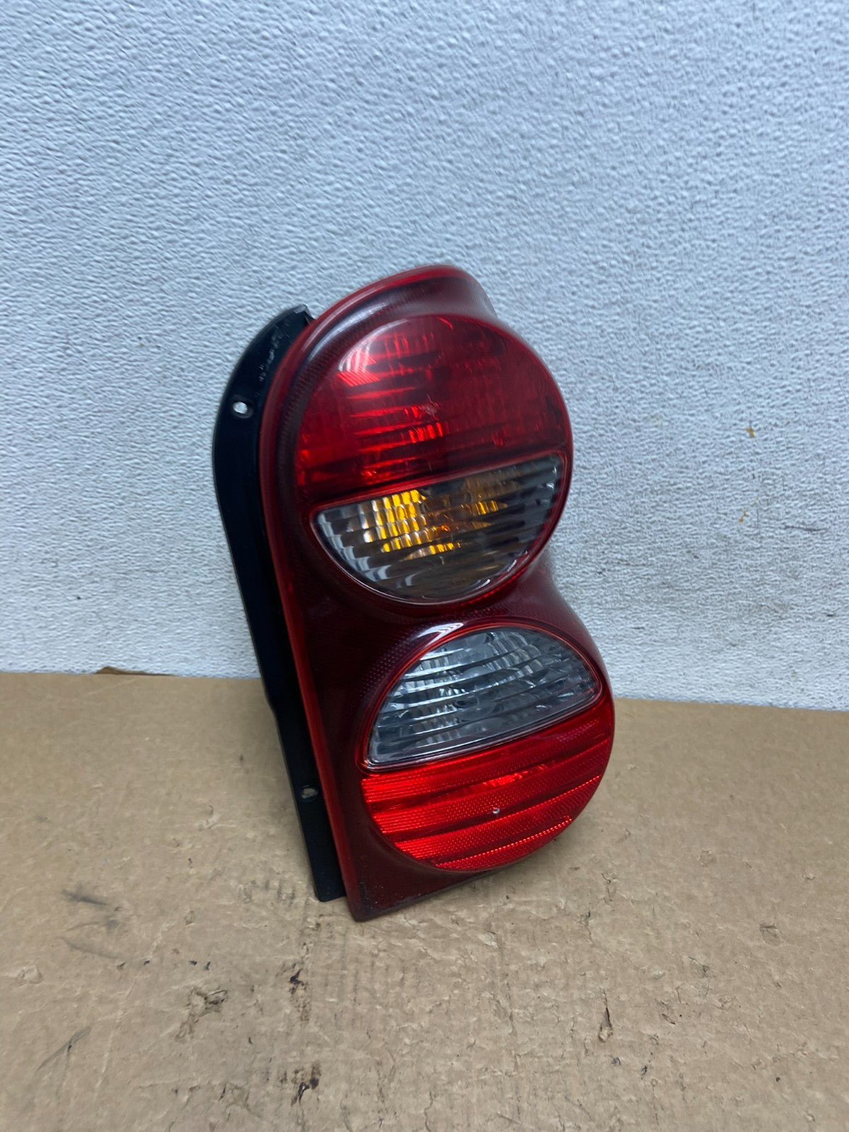 2005 2006 2007 Jeep Liberty Right Passenger Rh Side Tail Light AF8117 DW2