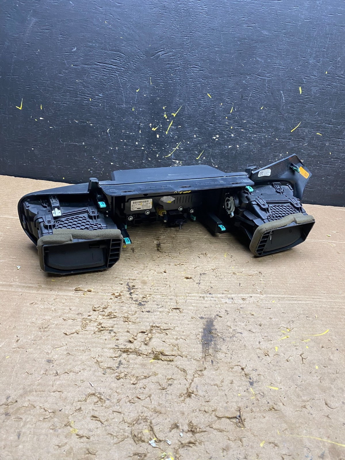 2020 to 2023 Ford  Explorer Console Radio Display Screen Air Vents x1355 DG3