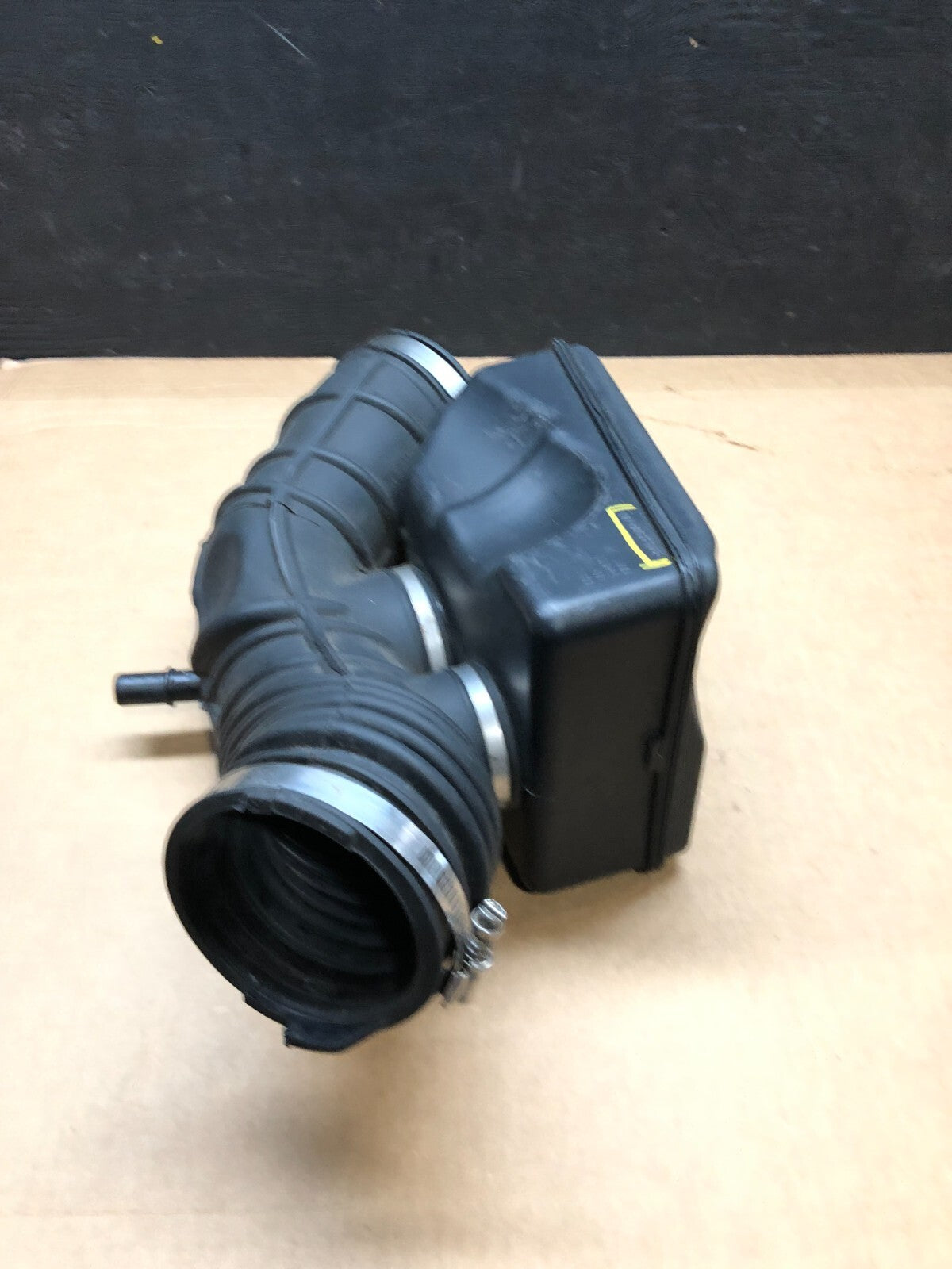 2009 to 2012 Ford Flex Taurus Lincoln Mks Air Hose  Duct Tube OEM F4259 PS2