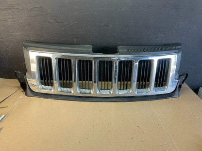 2011 to 2013 Jeep Grand Cherokee Front Upper Grill Grille AE3584 DG0