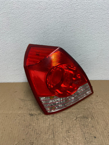 2004 2005 2006 Hyundai Elantra Sedan Left Driver LH Tail Light OEM AB8533 DW2