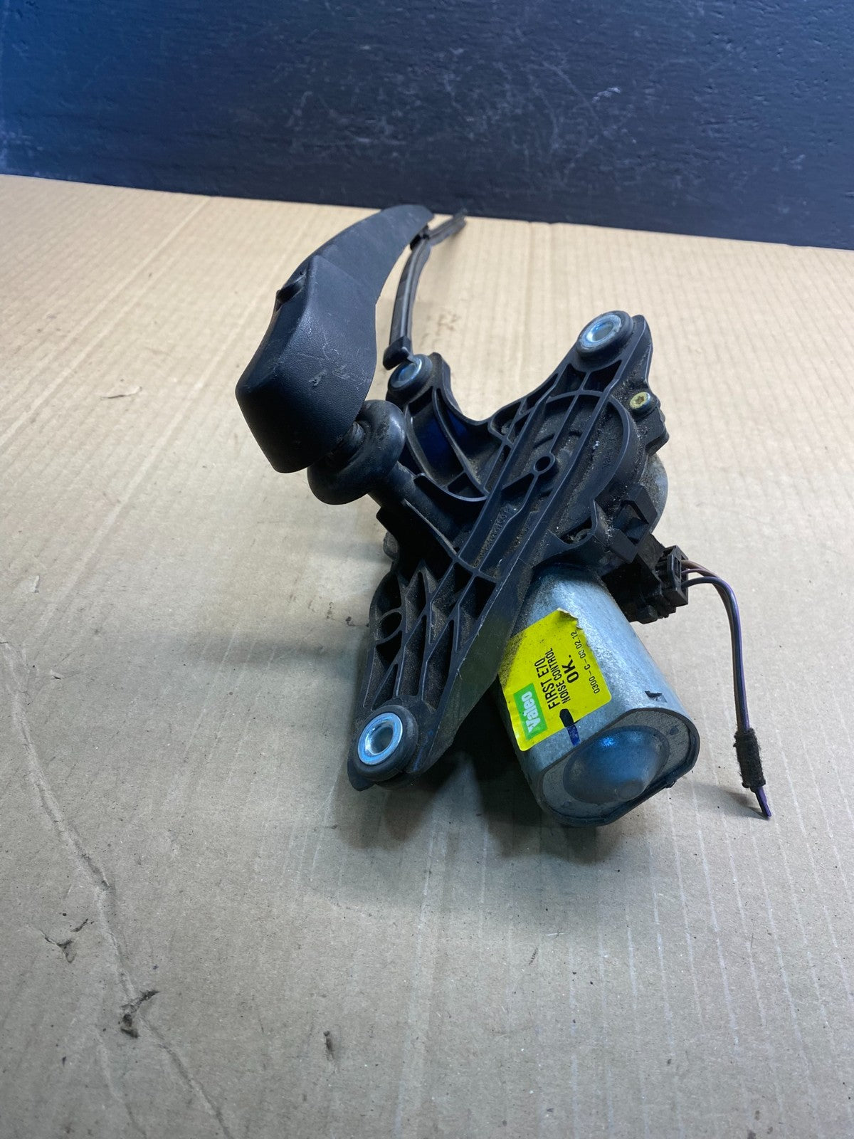 2007 to 2013 BMW X5 E70 Rear Windshield Wiper Motor OEM AC0865 DG4