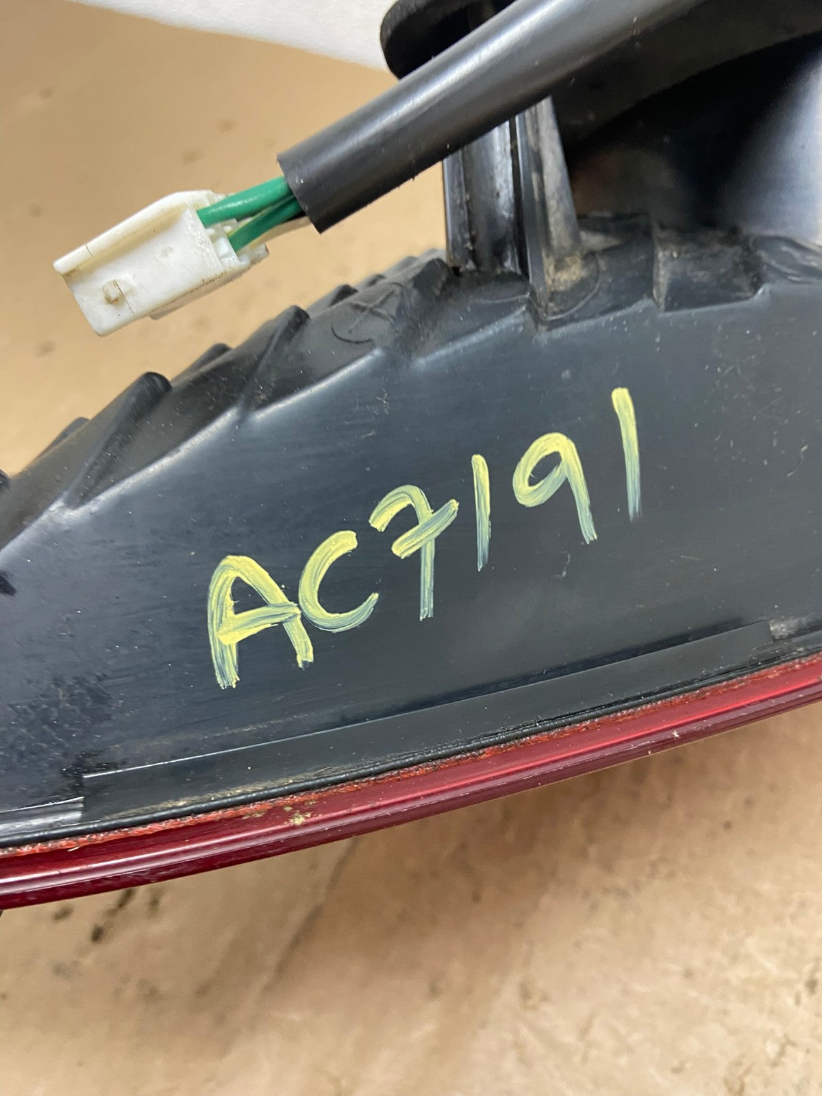 2000 2001 2002 Toyota Avalon Left Driver Side Tail Light AC7191 LK6