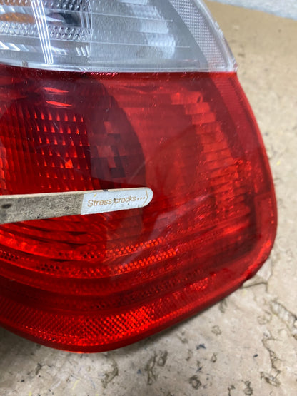 2002 - 2005 BMW 3 E46 Series Right Passenger Tail Light V8583 DW6