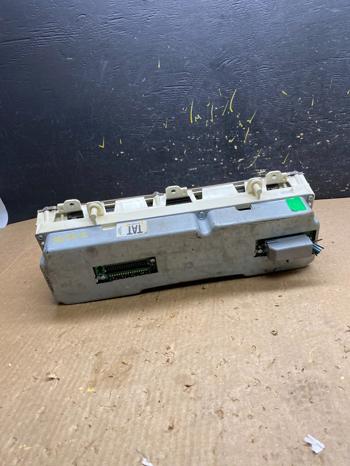 1992 1993 Oldsmobile 98 Speedometer Cluster OEM Z4296 DG3