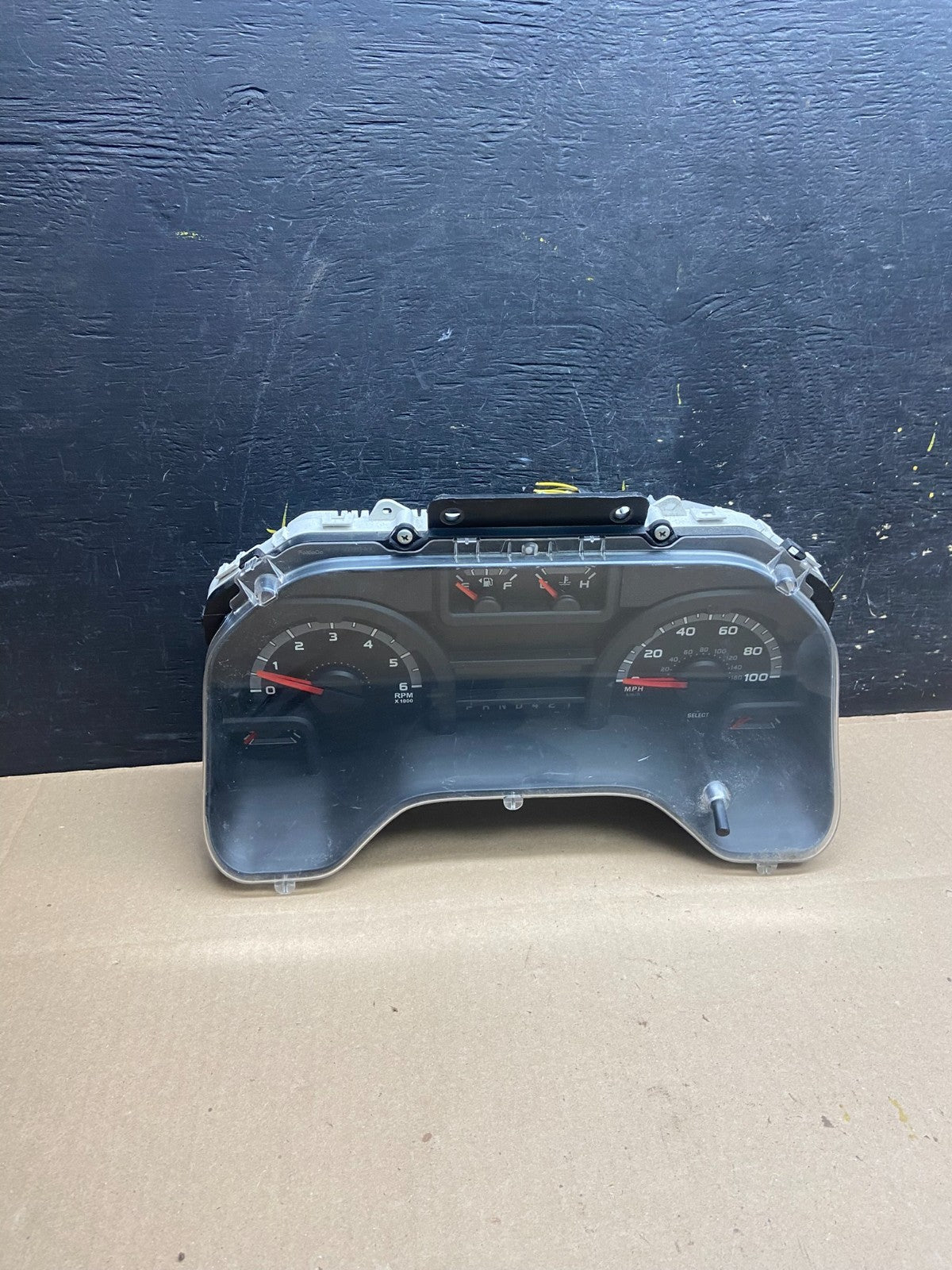 2009 to 2014 Ford E150 E250 Gauge Speedometer Cluster T9138 DG0
