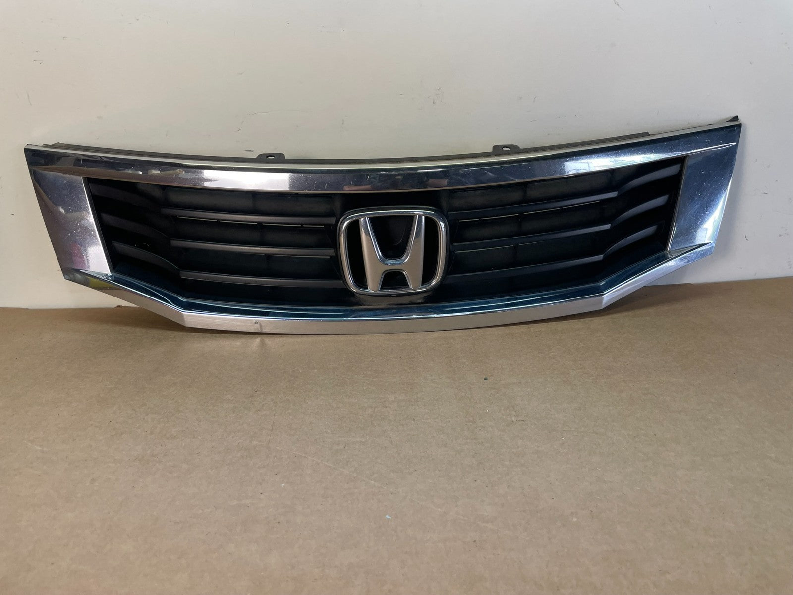 2008 2009 2010 Honda Accord Sedan Front Upper Grill Grille AF8552 DG0