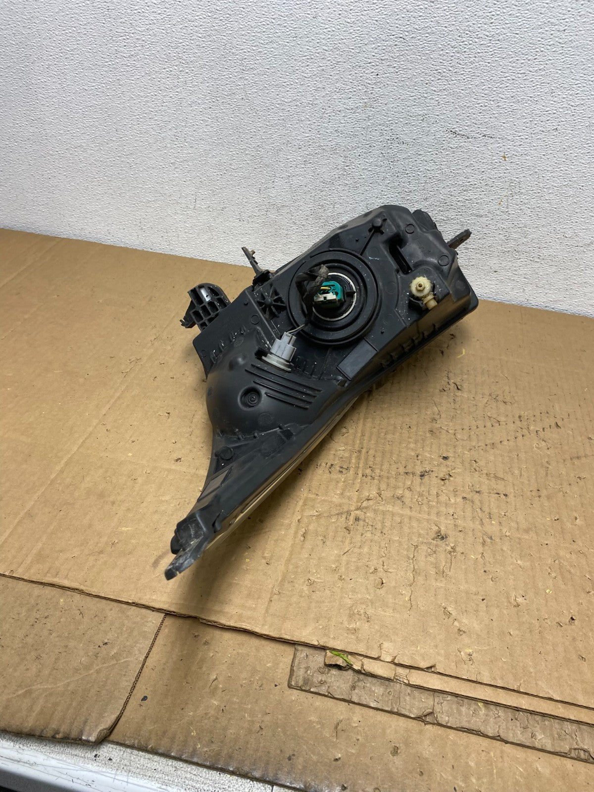 2011 to 2015 Chevrolet Cruze Halogen Right Passenger Rh Headlight AD2480 DW7