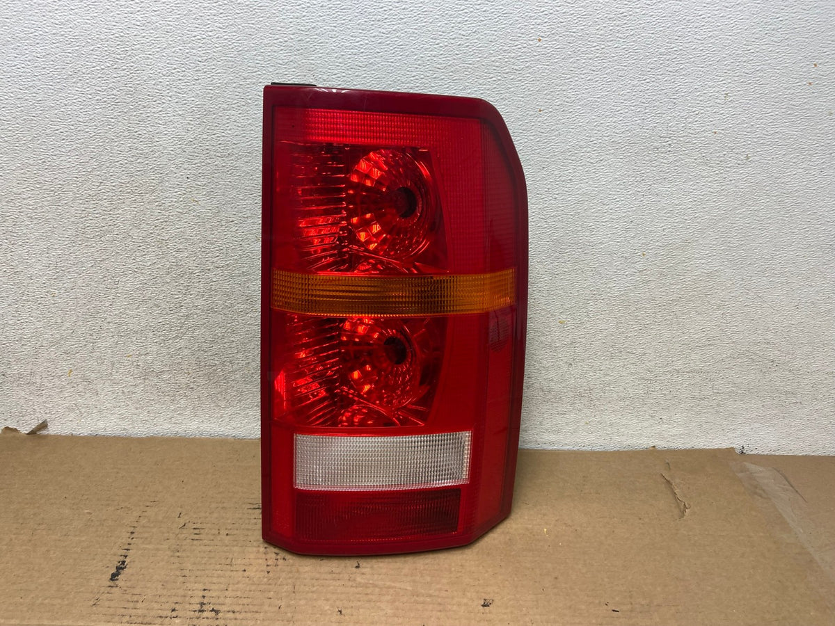 2005 - 2009 Land Rover LR3 Right Passenger Side Tail Light AH4072 LK0